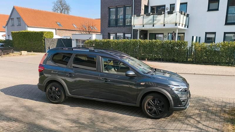 Grau Gebraucht 2022 Dacia Jogger Van / Kleinbus | 16.000 € - Bild 1/4