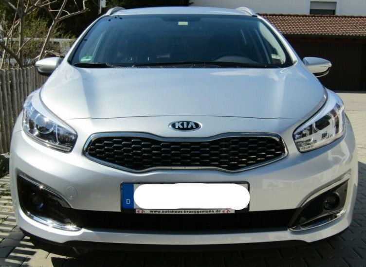 Silber Gebraucht 2017 Kia Ceed Sportswagon Spirit Kombi | 14.900 € (Etwas zu teuer) - Bild 1/4