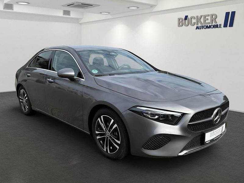 Gebraucht Mercedes A200 Advanced Plus 150 PS (110 kW) 2025 Grey metallic Limousine