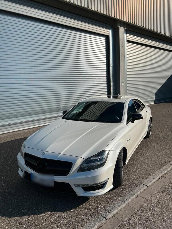 Weiß Gebraucht 2011 Mercedes CLS63 AMG AMG Limousine | 39.800 € - Bild 1/4