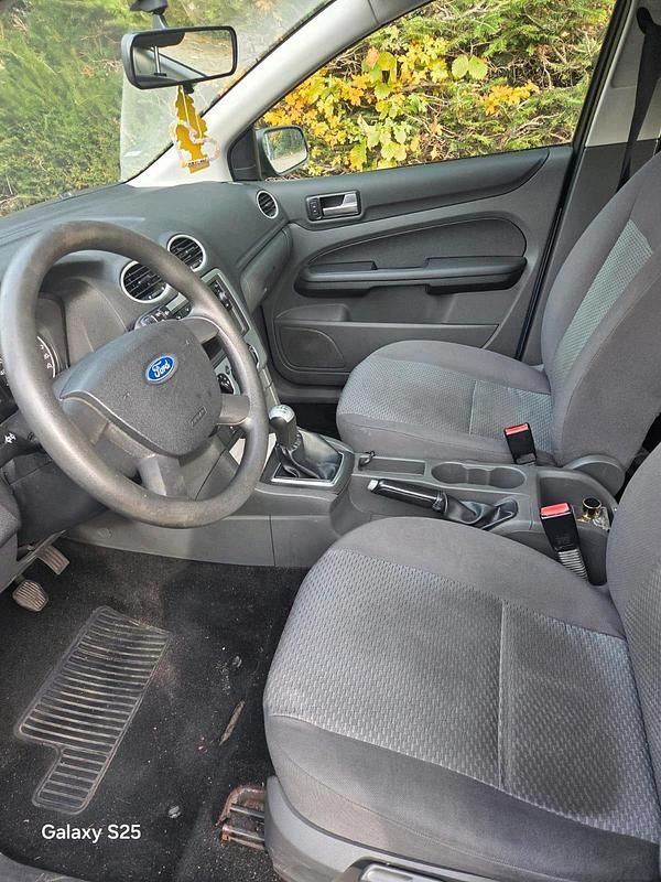 Gebraucht Ford Focus 101 PS (74 kW) 2005 Grau Kleinwagen