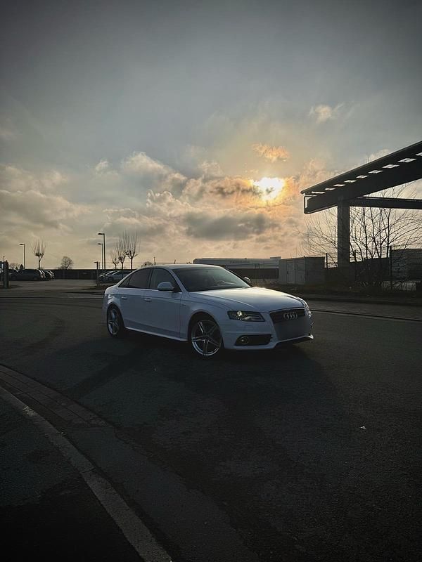 Second-hand Audi A4 S-Line 200 CP (147 kW) 2009 Alb Berlinǎ