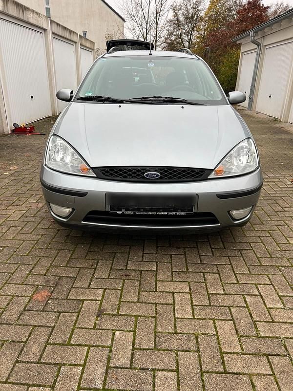 Grau Gebraucht 2002 Ford Focus Kombi | 1.000 € (Superpreis) - Bild 1/4
