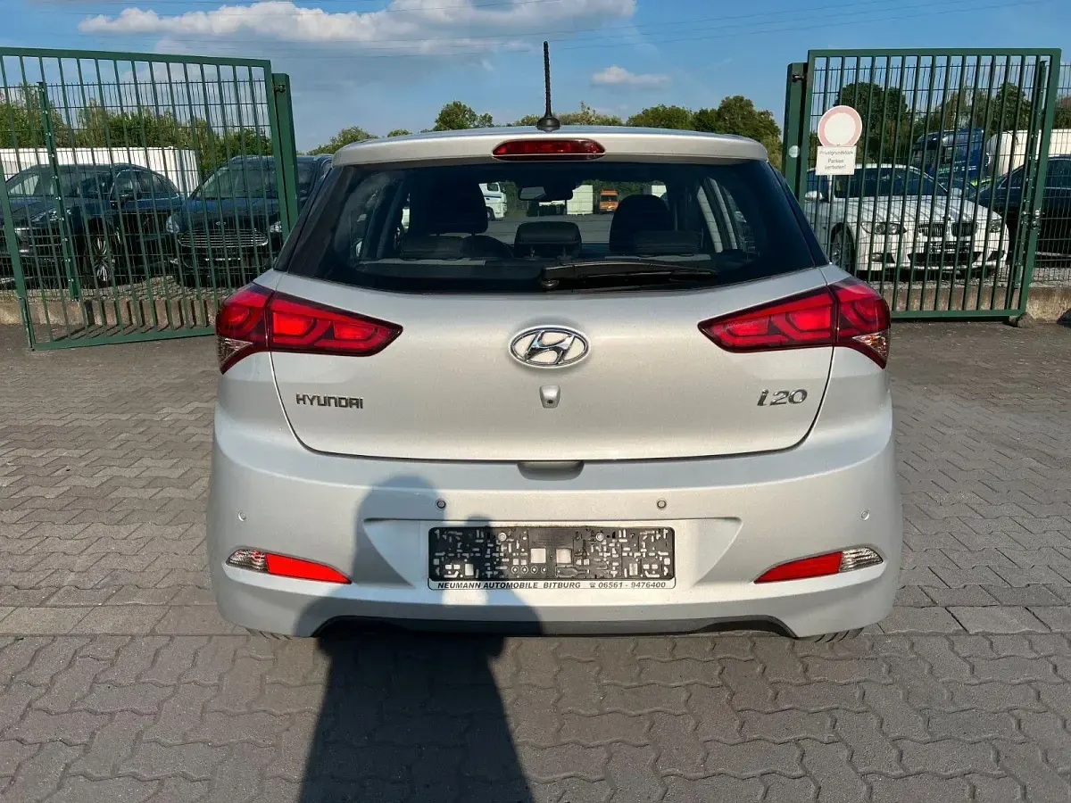 Gebraucht Hyundai i20 Active 101 PS (74 kW) 2016 Silber Kleinwagen