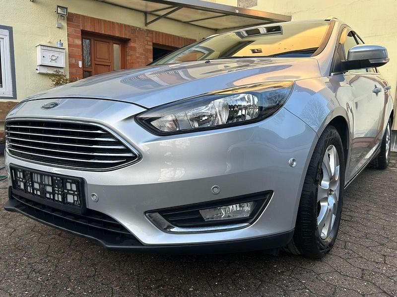 Gebraucht Ford Focus Titanium 125 PS (91 kW) 2016 Grau Kombi