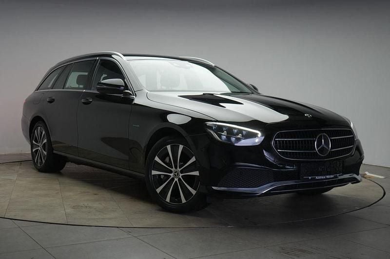 Schwarz Gebraucht 2021 Mercedes E300 Limousine | 27.490 € (Fairer Preis) - Bild 1/4