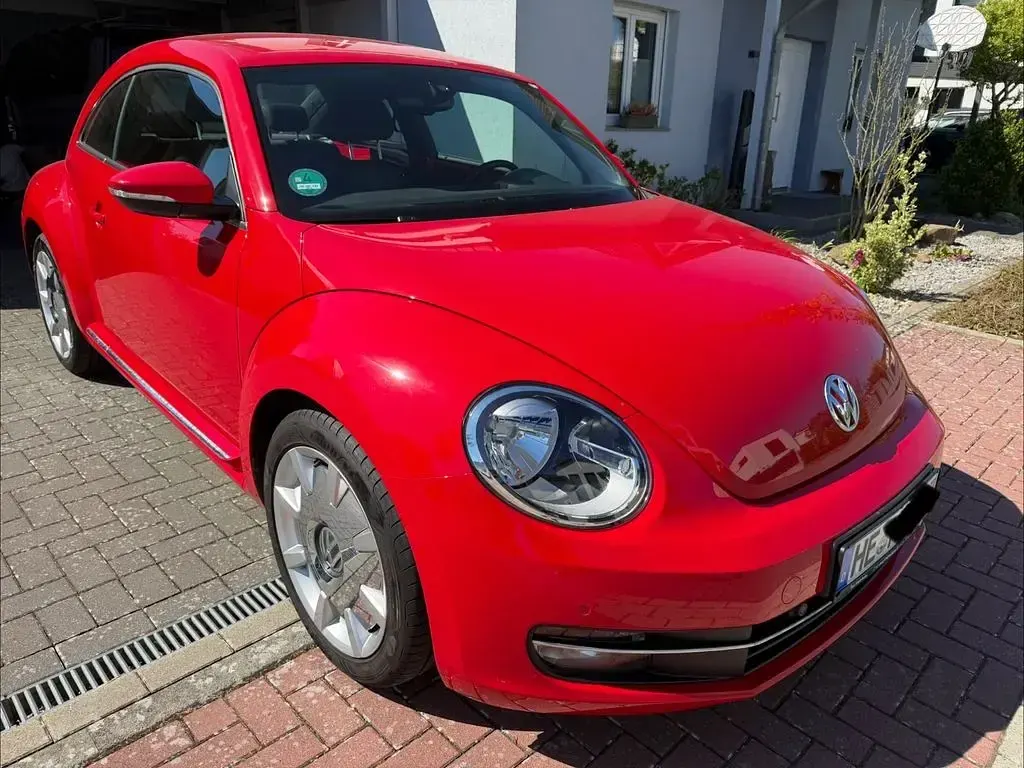 Second-hand VW Beetle 105 CP (77 kW) 2011 Roșu Hatchback