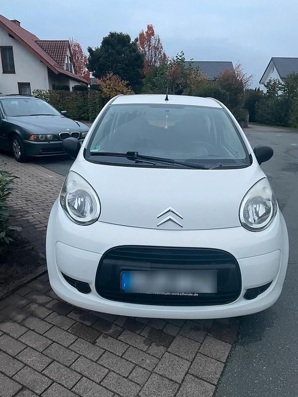 Weiß Gebraucht 2010 Citroën C1 Kleinwagen | 1.550 € (Guter Preis) - Bild 1/4