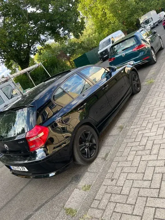 Gebraucht BMW 116 122 PS (89 kW) 2008 Schwarz Kleinwagen