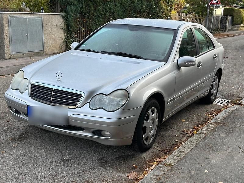 Grau Gebraucht 2004 Mercedes C180 Limousine | 1.500 € (Superpreis) - Bild 1/4
