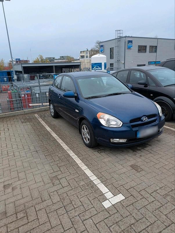 Gebraucht Hyundai Accent 97 PS (71 kW) 2007 Blau Kleinwagen