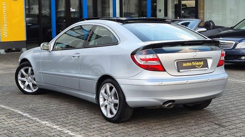 Gebraucht Mercedes C220 150 PS (110 kW) 2007 Iridiumsilber Coupé