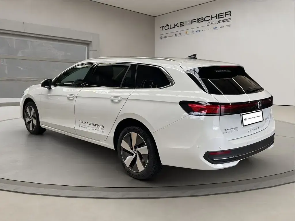 Gebraucht VW Passat Business 150 PS (110 kW) 2026 Weiß Kombi
