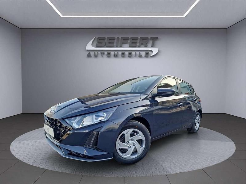 Aurora grey Neu 2025 Hyundai i20 Select Limousine | 20.550 € (Fairer Preis) - Bild 1/4
