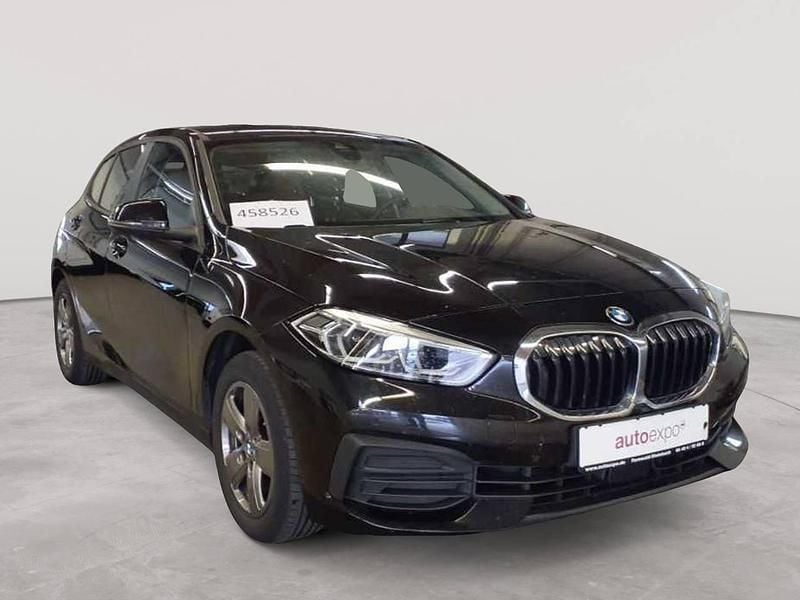 Saphirschwarz metallic Gebraucht 2022 BMW 118 Advantage Kleinwagen | 24.089 € (Fairer Preis) - Bild 1/4