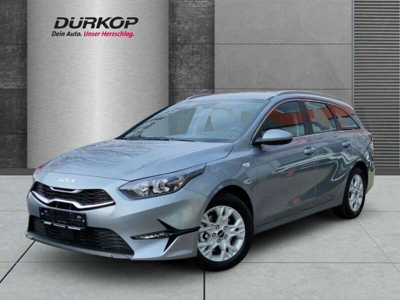 Silber Gebraucht 2024 Kia Ceed Sportswagon Comfort Kombi | 25.990 € (Fairer Preis) - Bild 1/4