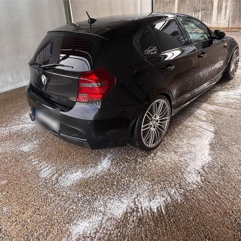 Gebraucht BMW 120 177 PS (130 kW) 2011 Schwarz Kleinwagen