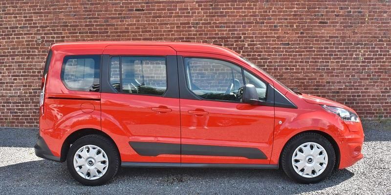 Gebraucht Ford Tourneo Connect 120 PS (88 kW) 2016 Rot Van / Kleinbus