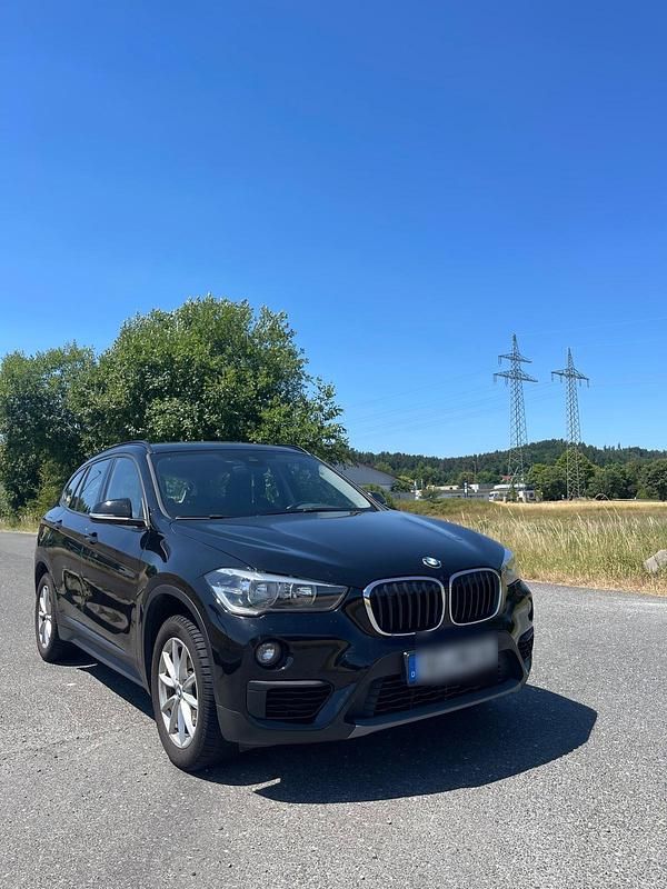 Schwarz Gebraucht 2018 BMW X1 Performance SUV | 14.500 € (Superpreis) - Bild 1/4
