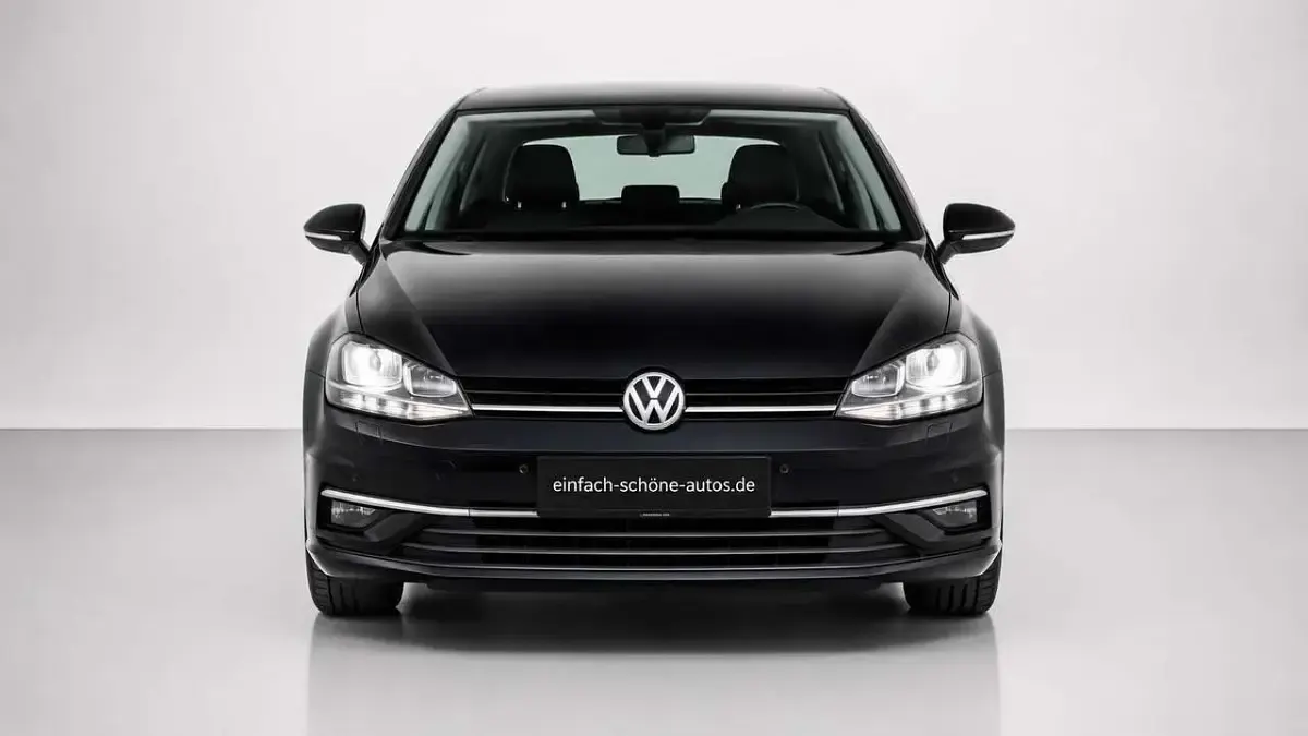 Gebraucht VW Golf VII Trendline 86 PS (63 kW) 2014 Deep black perleffekt Kleinwagen