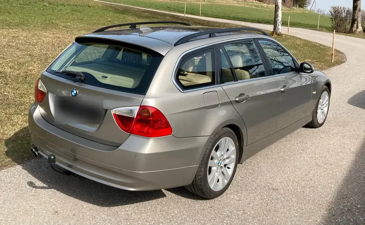 Gebraucht BMW 330 258 PS (189 kW) 2007 Gold Kombi