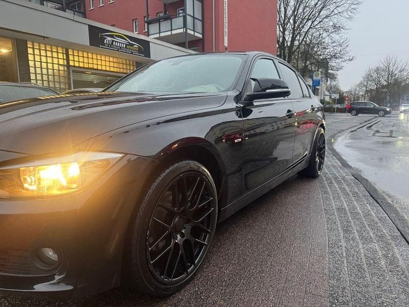 Gebraucht BMW 320 Sport Line 184 PS (135 kW) 2012 Schwarz Limousine