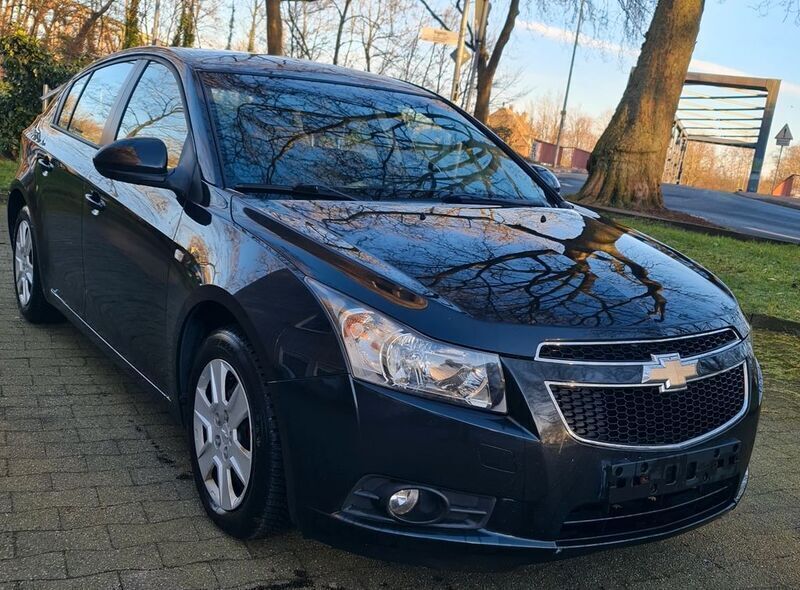 Schwarz Gebraucht 2012 Chevrolet Cruze LT Limousine | 6.490 € (Etwas zu teuer) - Bild 1/4