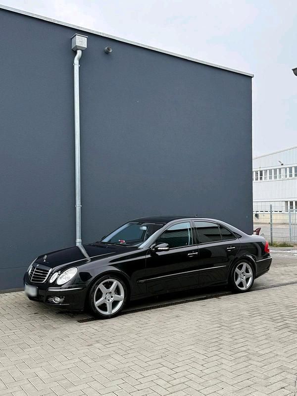 Gebraucht Mercedes E350 2008 Schwarz Limousine