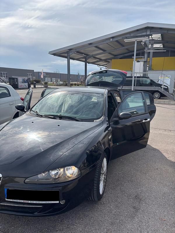 Gebraucht Alfa Romeo 147 105 PS (77 kW) 2008 Schwarz Kleinwagen