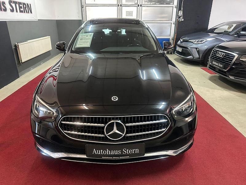Second-hand Mercedes E300 194 CP (142 kW) 2021 Negru Berlinǎ