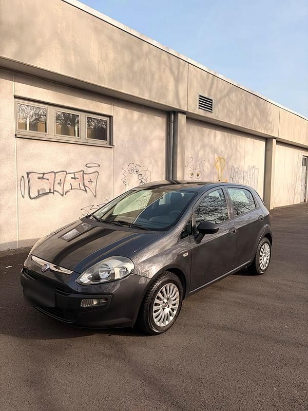 Gebraucht Fiat Punto 86 PS (63 kW) 2012 Grau Kleinwagen