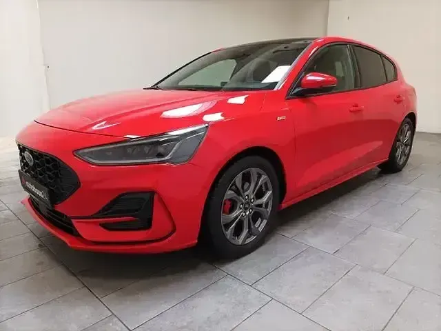 Używany Ford Focus ST-Line X 155 KM (114 kW) 2023 Czerwony Sedan/Limuzyna