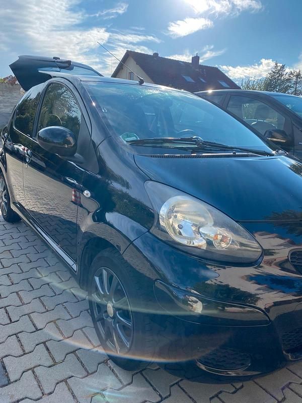 Schwarz Gebraucht 2009 Toyota Aygo Kleinwagen | 1.950 € (Etwas zu teuer) - Bild 1/4