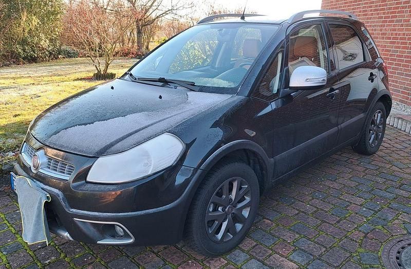 Schwarz Gebraucht 2012 Fiat Sedici Lounge SUV | 5.899 € (Fairer Preis) - Bild 1/4
