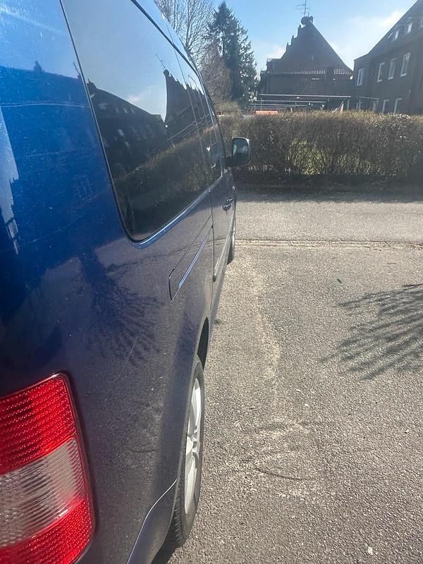 Używany VW Caddy Maxi 105 KM (77 kW) 2010 Niebieski Minivan