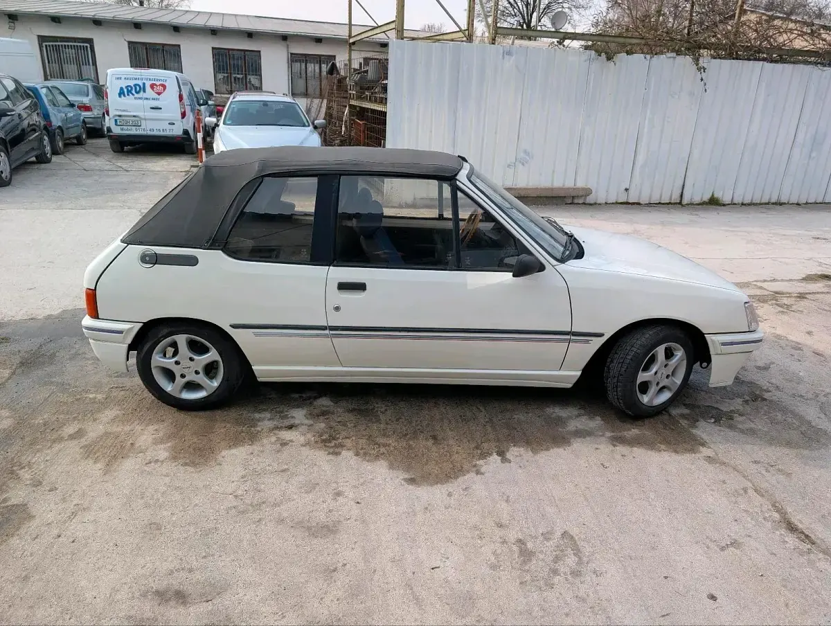 Gebraucht Peugeot 205 60 PS (44 kW) 1989 Weiß Cabrio