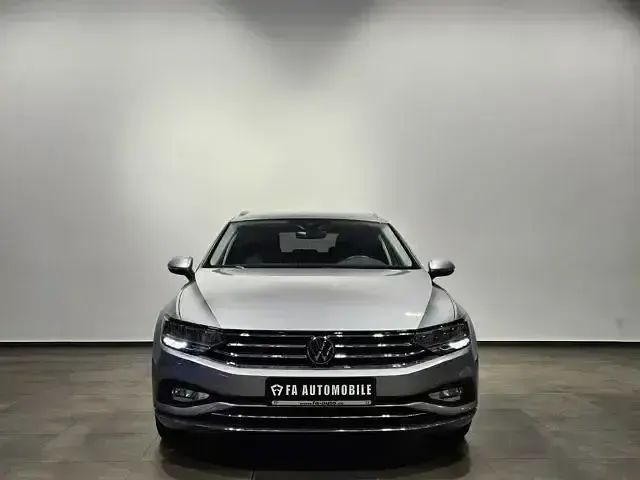 Gebraucht VW Passat Sport 200 PS (147 kW) 2024 Pyrit silber (metallic) Kombi