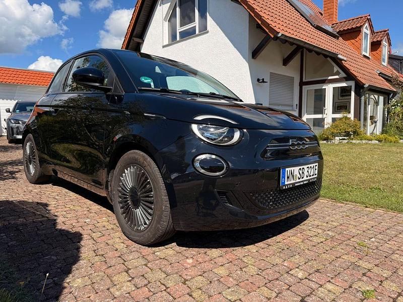 Schwarz Gebraucht 2022 Fiat 500e Icon Kleinwagen | 15.500 € (Superpreis) - Bild 1/4