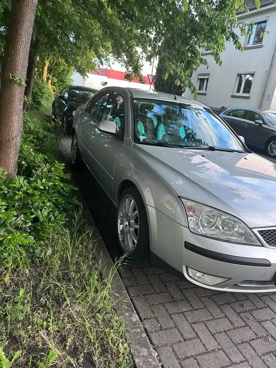 Gebraucht Ford Mondeo 140 PS (102 kW) 2003 Silber Kleinwagen