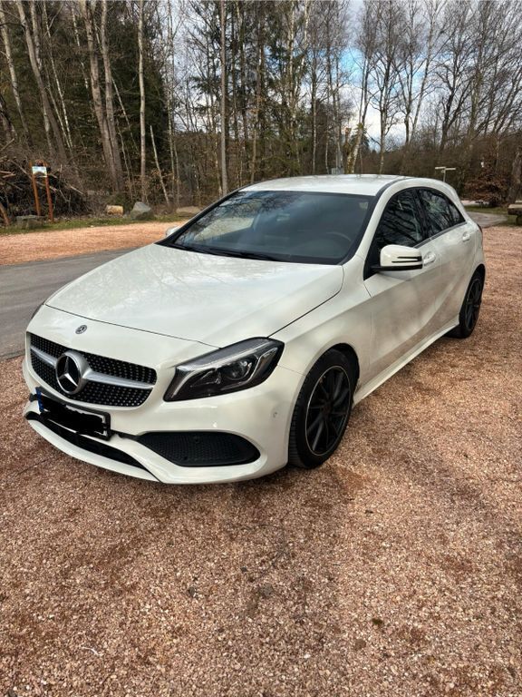 Weiß Gebraucht 2018 Mercedes A220 AMG line Limousine | 19.900 € (Superpreis) - Bild 1/4