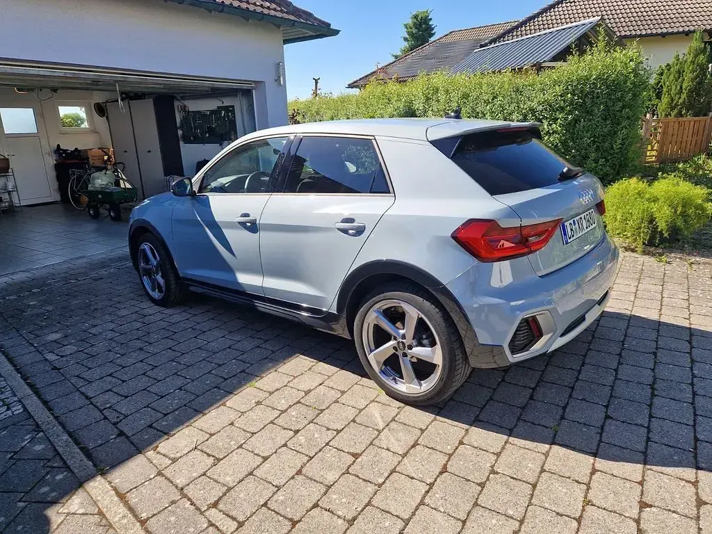 Second-hand Audi A1 Ambiente 110 CP (80 kW) 2023 Gri SUV