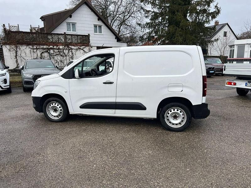 Weiß Gebraucht 2019 Opel Combo Edition Van / Kleinbus | 7.900 € (Guter Preis) - Bild 1/4