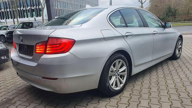 Gebraucht BMW 523 204 PS (150 kW) 2011 Silber Limousine
