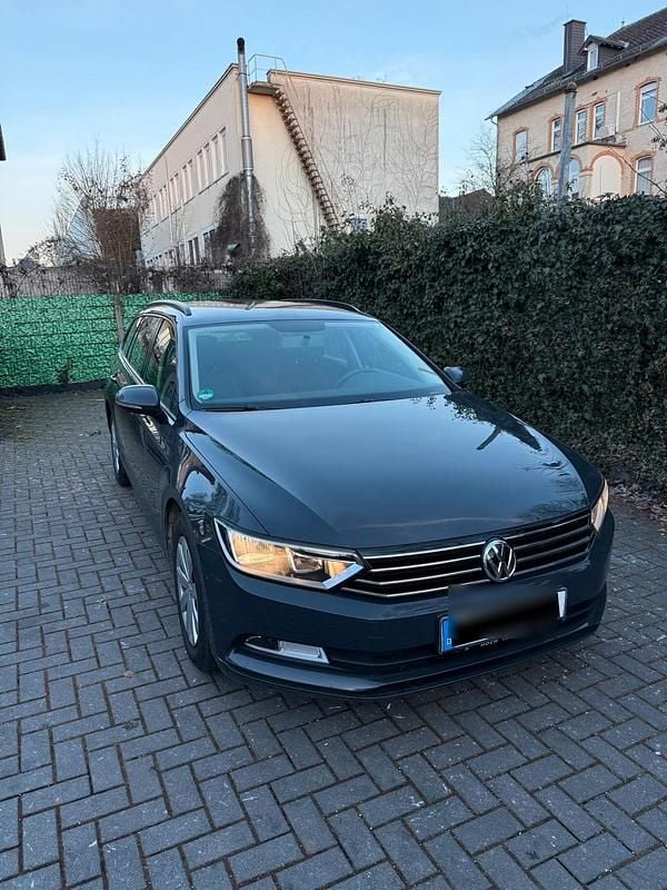 Grau Gebraucht 2018 VW Passat Limousine | 14.500 € (Guter Preis) - Bild 1/4