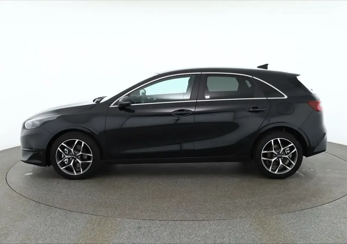 Neu Kia Ceed 140 PS (102 kW) 2025 Schwarz Kleinwagen