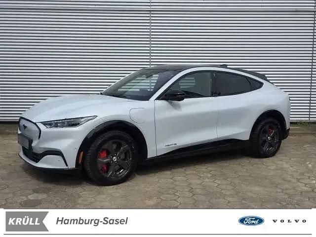 Weiß metallic Gebraucht 2023 Ford Mustang Mach-E Premium SUV | 39.850 € (Fairer Preis) - Bild 1/4