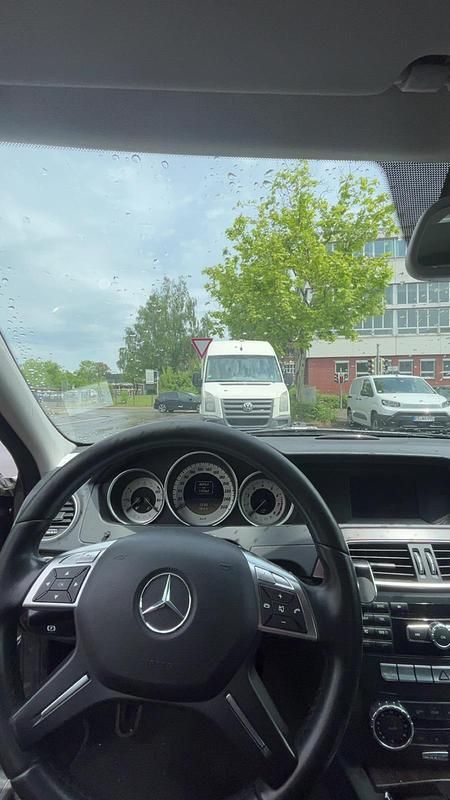 Schwarz Gebraucht 2012 Mercedes C200 Limousine | 6.500 € (Guter Preis) - Bild 1/4