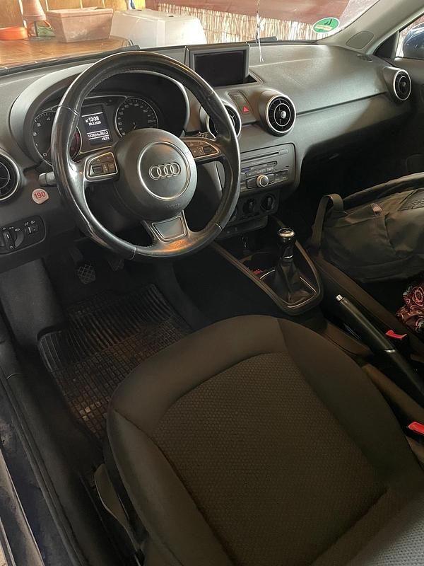 Second-hand Audi A1 86 CP (63 kW) 2011 Albastru Hatchback