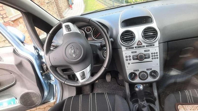 Gebraucht Opel Corsa Innovation 80 PS (58 kW) 2009 Blau Kleinwagen