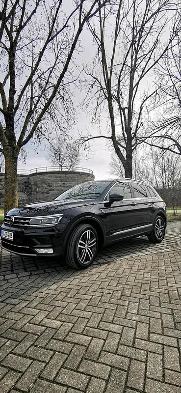 Schwarz Gebraucht 2016 VW Tiguan SUV | 23.500 € - Bild 1/4